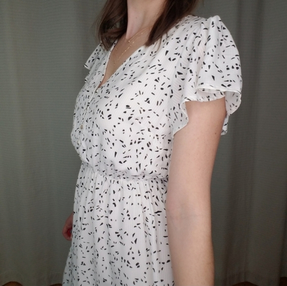 Black and White Ruffle Sleeve Dress - Picture 10 of 11